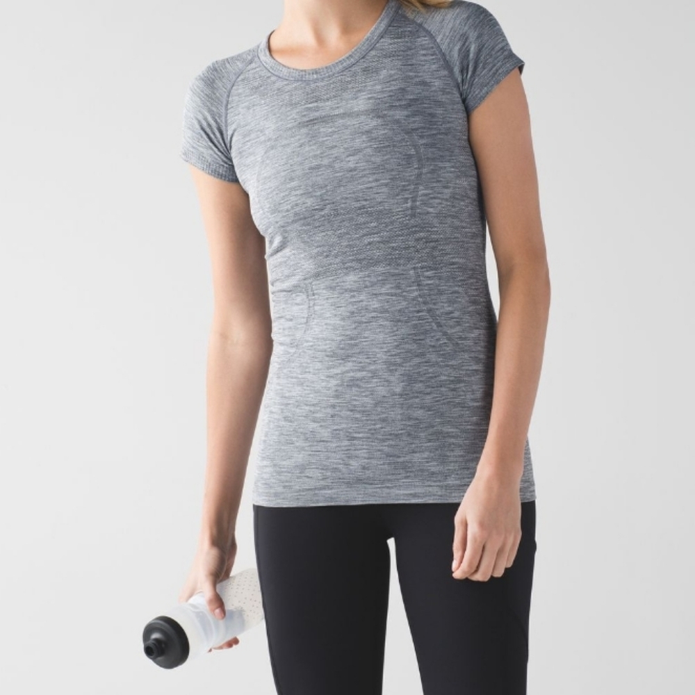 Lululemon Swiftly Tech Short Sleeve sz 8